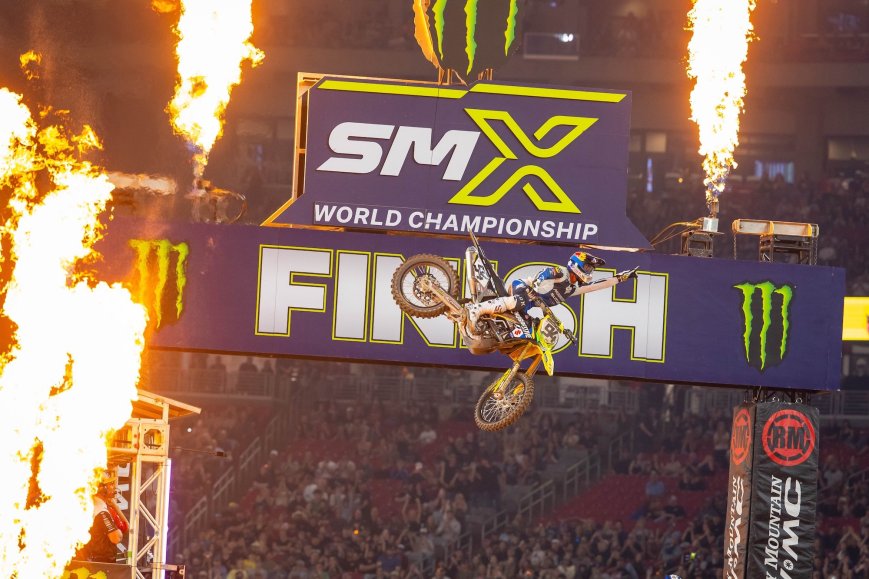 Roczen and Deegan Shine Under the Lights in Glendale