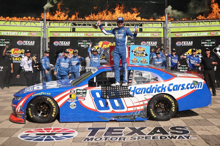 Kyle Larson Holds Off Justin Allgaier in Texas Thriller